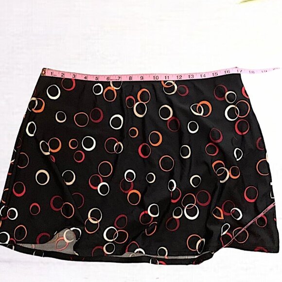 Miraclesuit Black and Circular design Swim Skirt Size Large - Picture 3 of 6